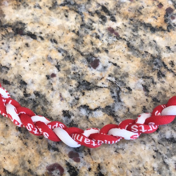 Men’s Sports Rope Necklace (red/white) - Picture 4 of 8